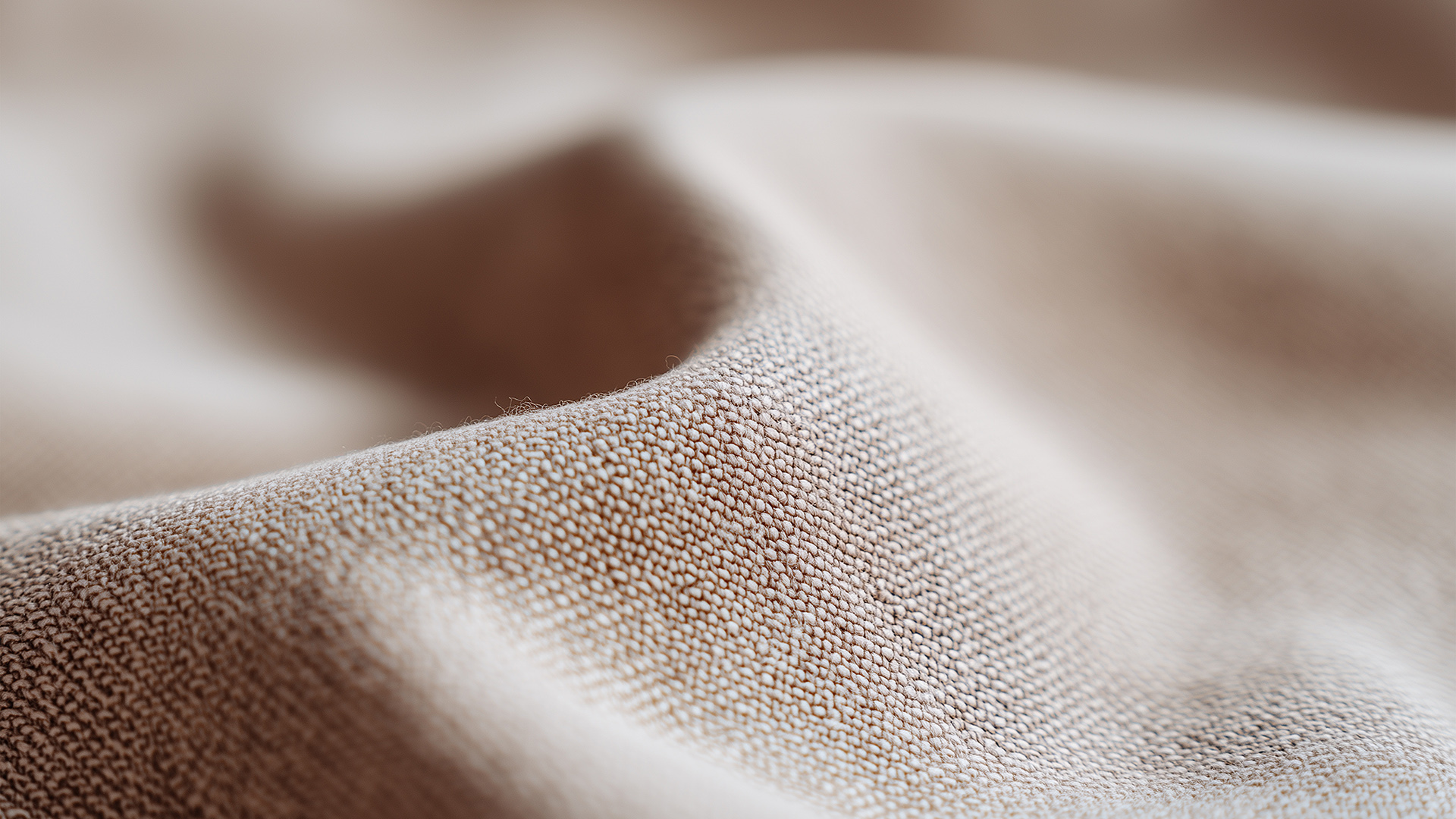 Co se děje s oblečením v čistírně (krok za krokem)